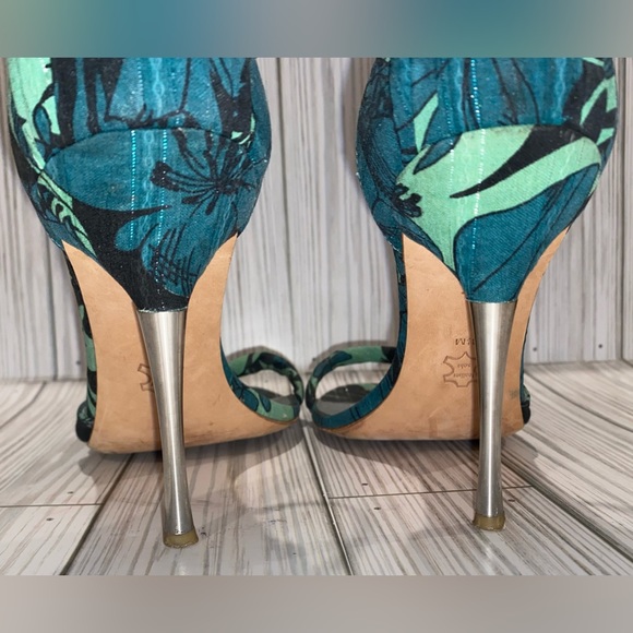 Guess By Marciano Tropical Jungle Leaf Floral Strap Stilettos Sandals Size 8.5 - Picture 7 of 12